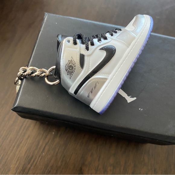 NEW mini 3D sneaker keychain Kawhi Leonard Air Jordan 1 Hi Retro "Think 16" - Picture 7 of 7